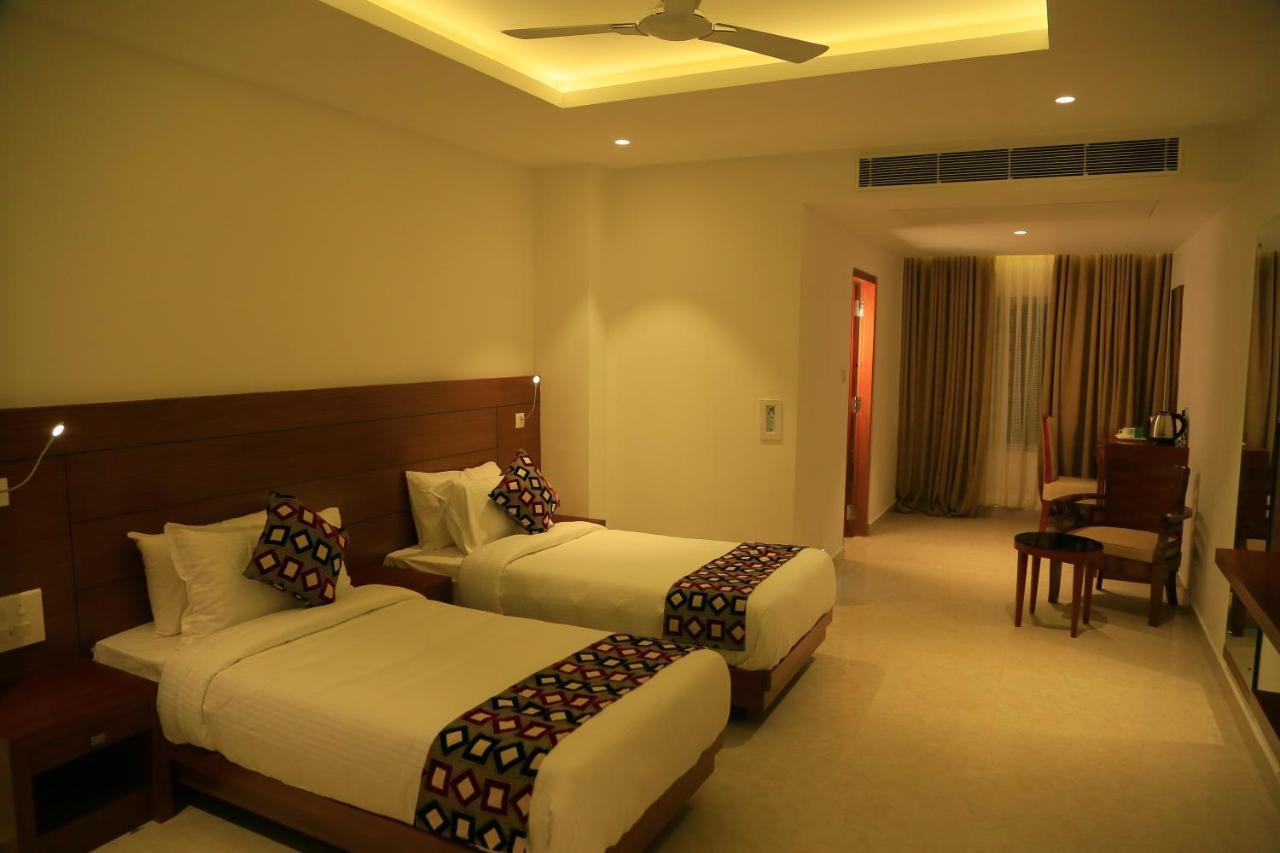 Hotel Victoria International Kattappana Buitenkant foto