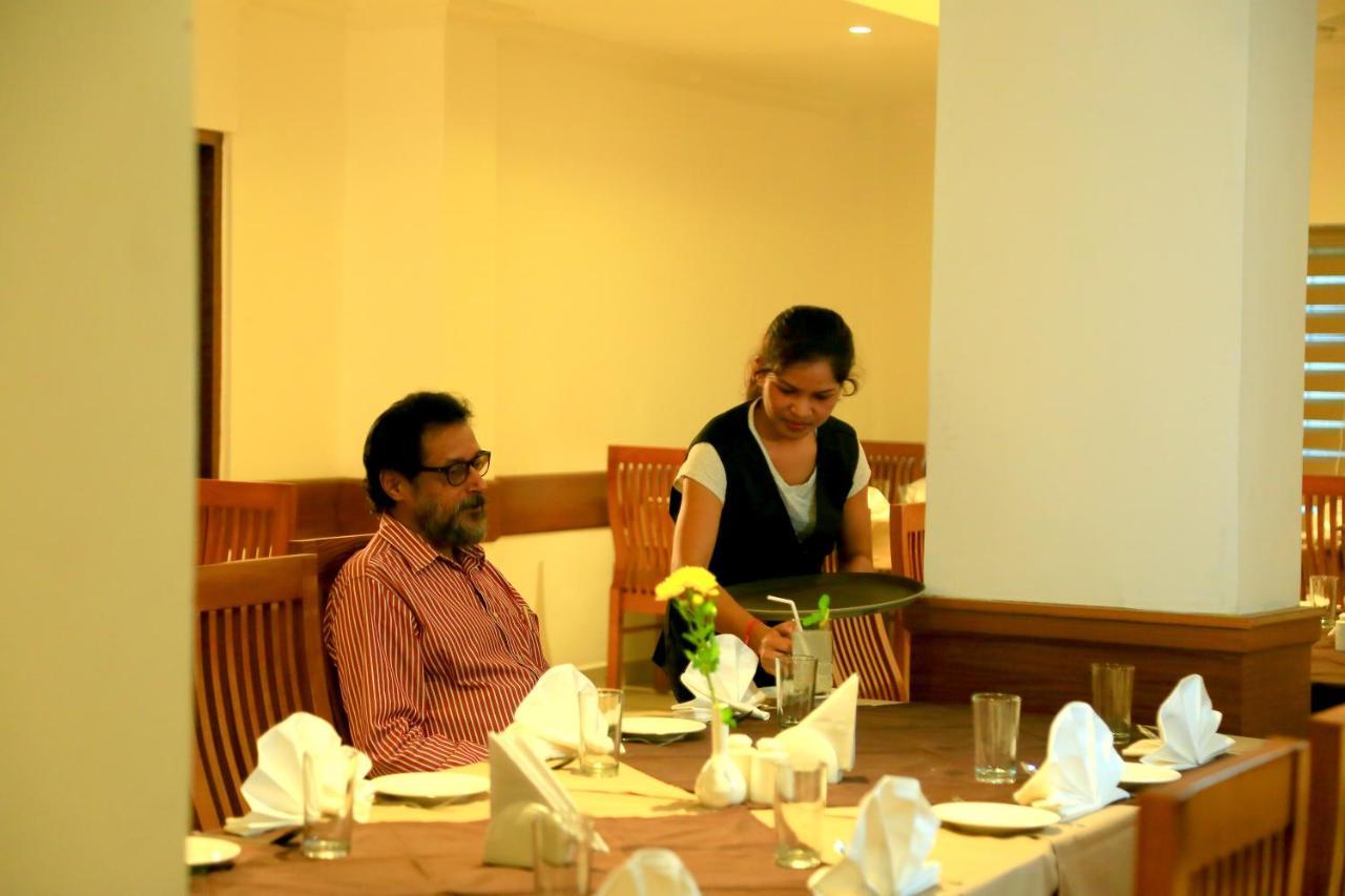 Hotel Victoria International Kattappana Buitenkant foto